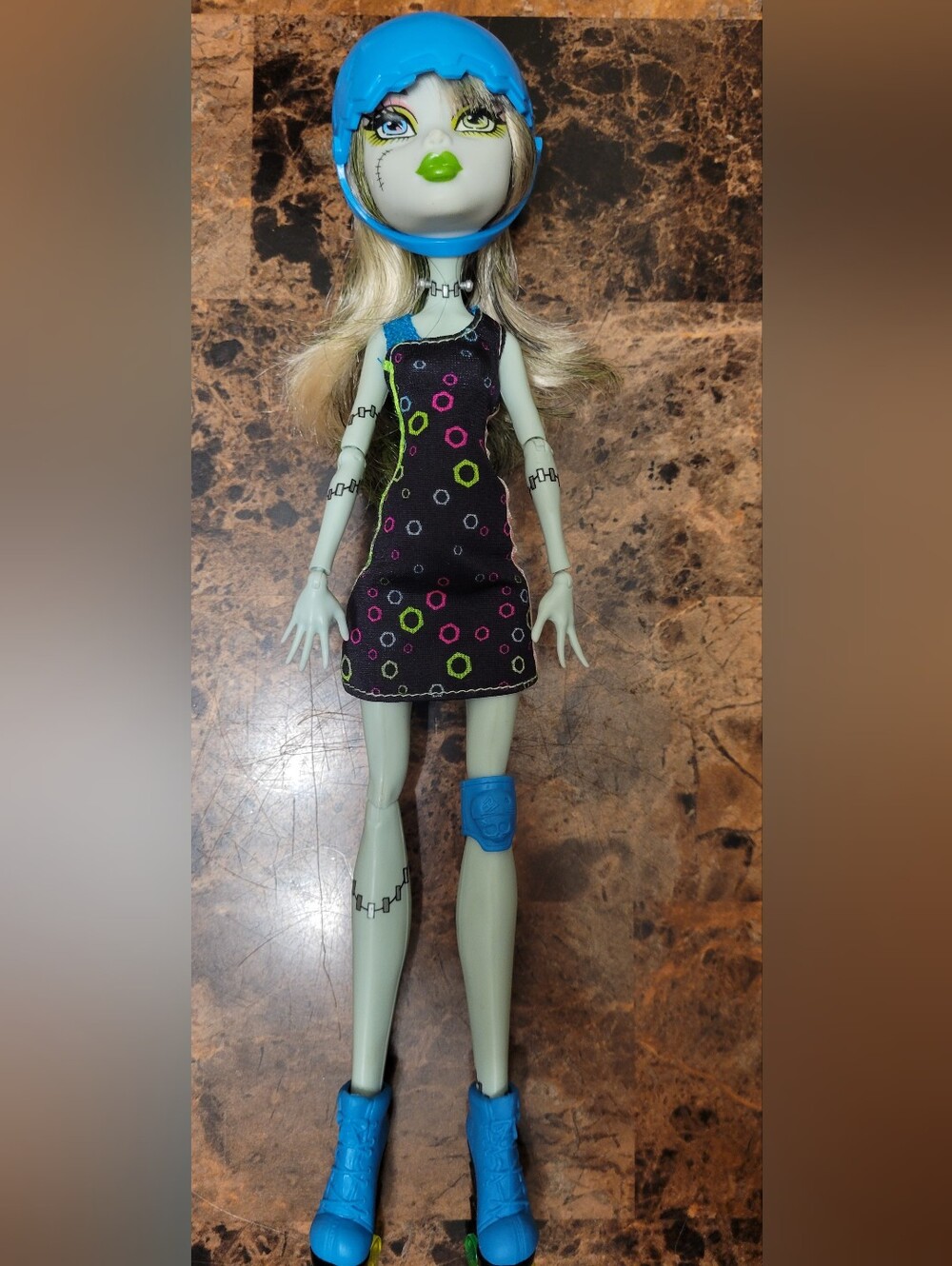 G1 Monster High Frankie Stein Skulltimate Roller Maze